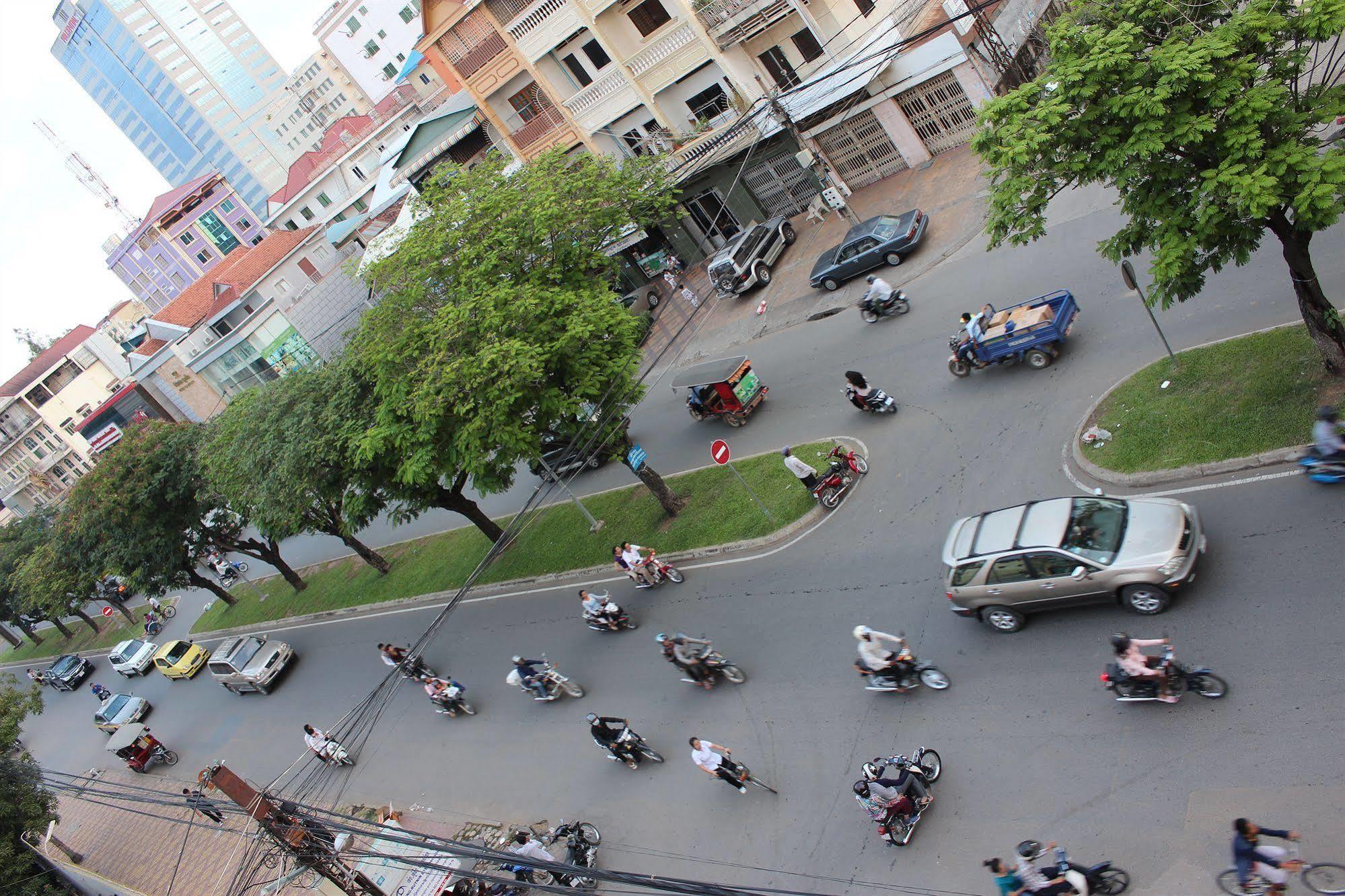 Lucky 1 Guesthouse Phnom Penh Exterior foto