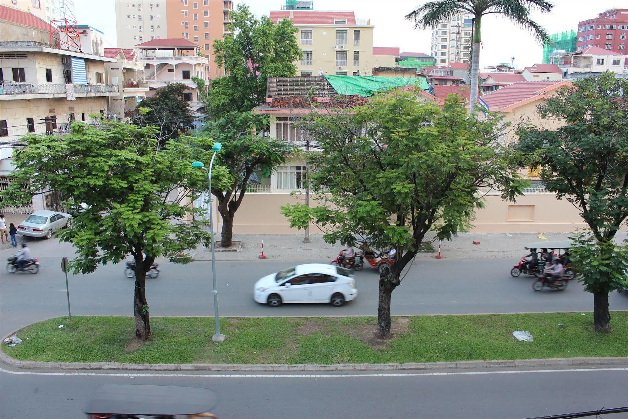 Lucky 1 Guesthouse Phnom Penh Exterior foto